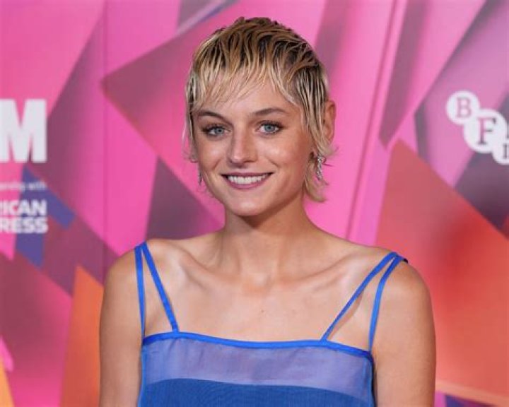 Emma Corrin photo 3