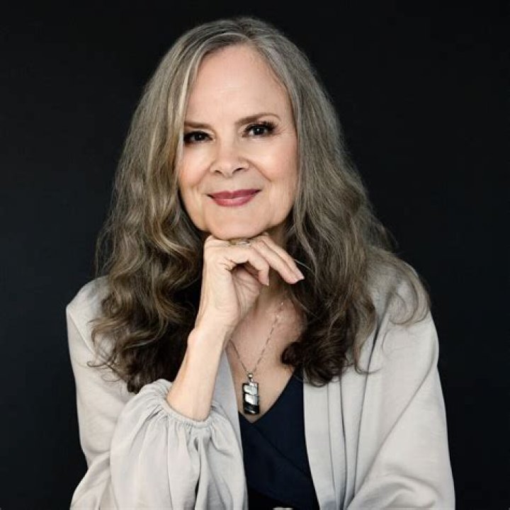 Frances Rae - Age, Family, Bio