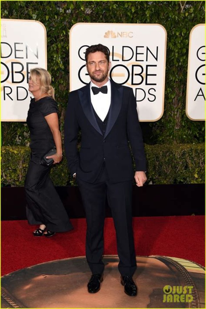 Gerard Butler Looks Suave At The Chateau Marmont!