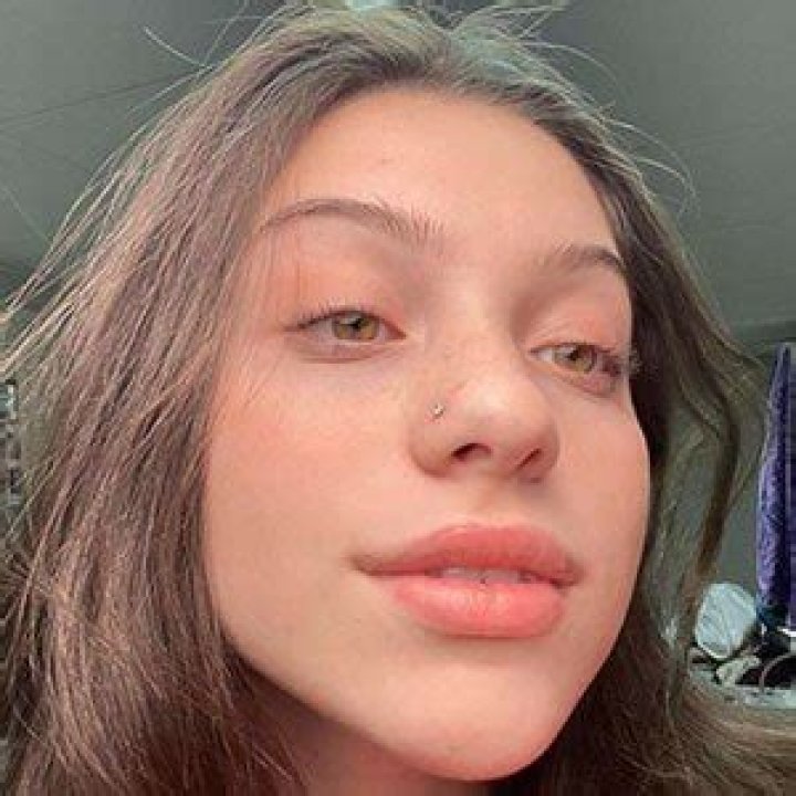 Hannah Field - Age, Family, Bio