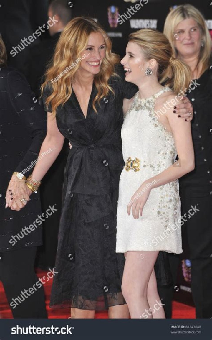 How Are Julia And Emma Roberts Related?