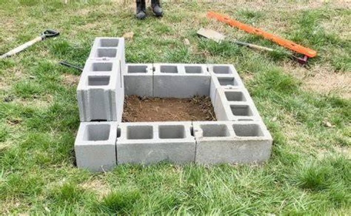 How do you build a fire pit with cinder blocks?