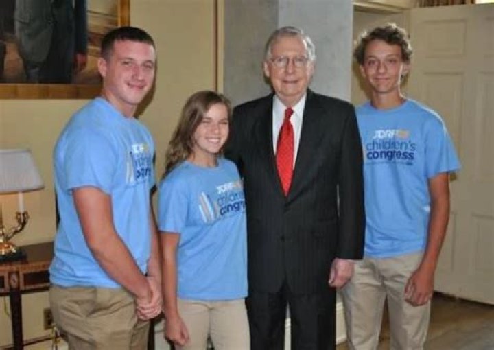 How is Mitch McConnell relationship with daughters?