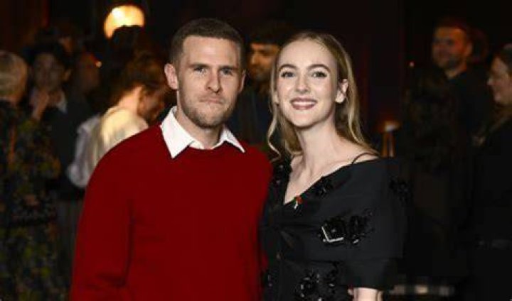 Iain De Caestecker - Age, Family, Bio