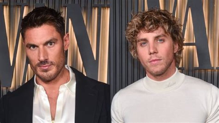 Is he dating Chris Appleton?