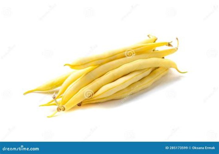 Is it safe to eat raw string beans?