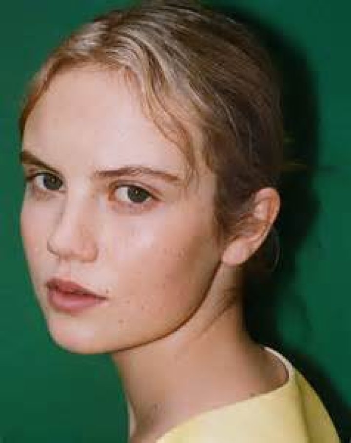 Isla Johnston Bio (Wiki) 