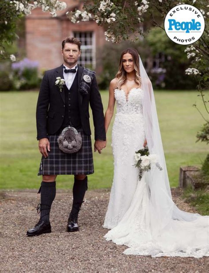 Jana Kramer Sold Her Wedding Ring After The Split; Reason Explained!