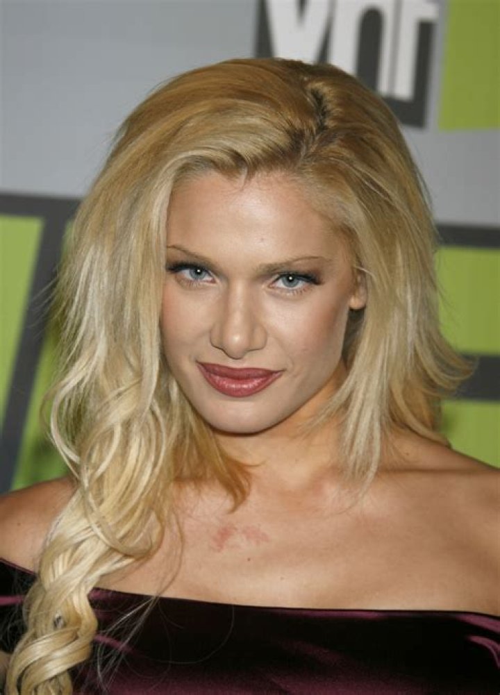 Janelle Pierzina photo