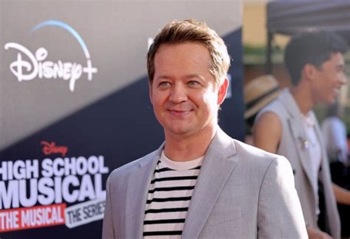 Jason Earles photo