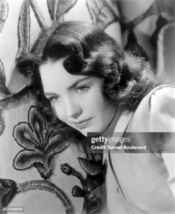 Jennifer Jones photo 3
