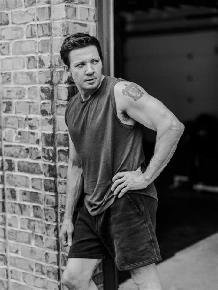 Jeremy Renner photo 2