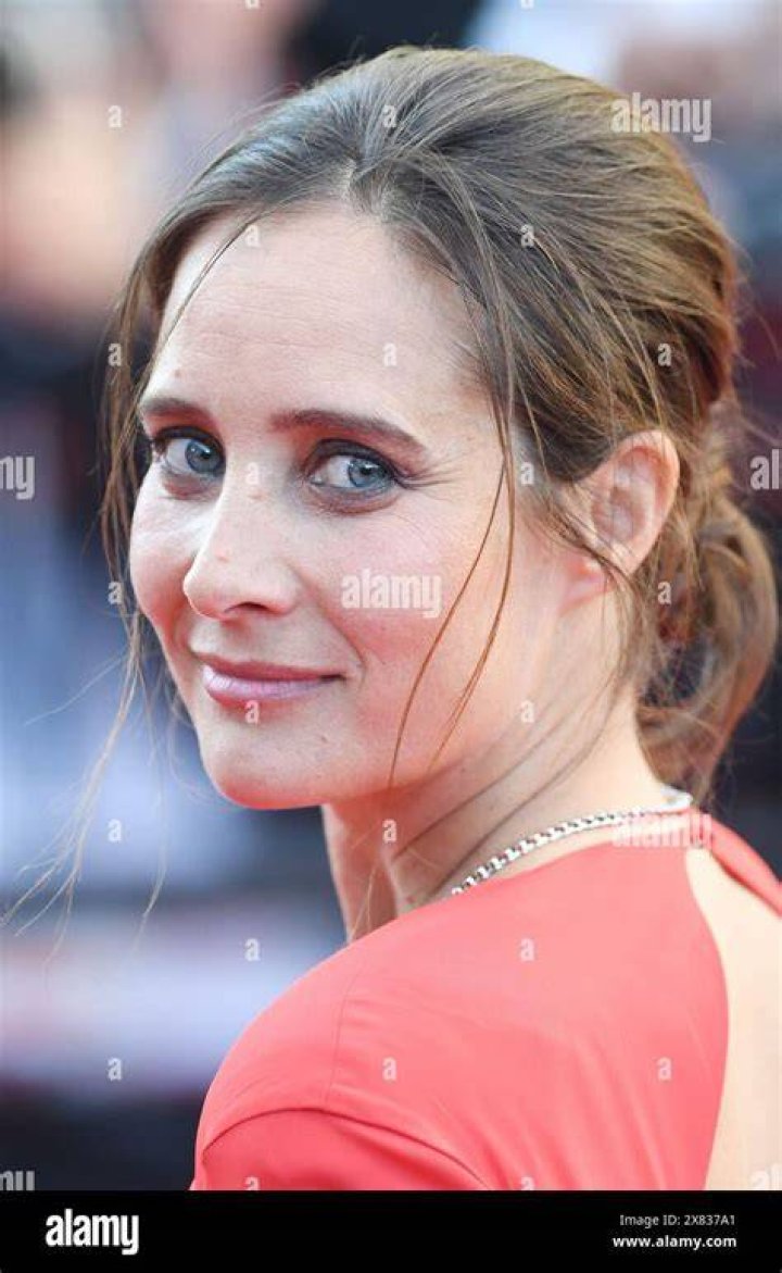 Julie de Bona photo 2