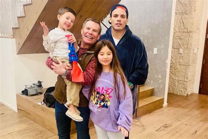 Julio César Chávez - Age, Family, Bio
