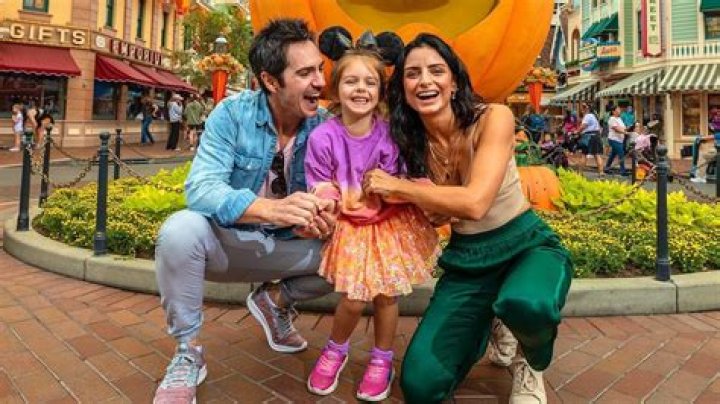 Kailani Ochmann Derbez's parents are no longer together.
