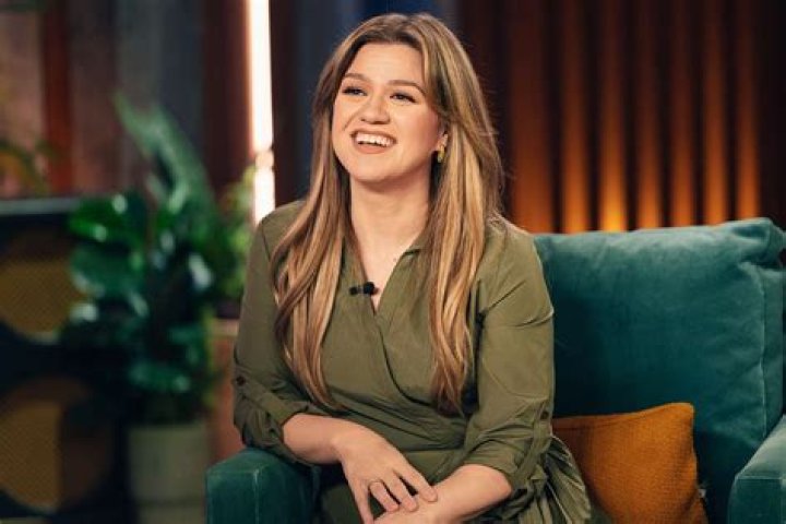 Kelly Clarkson photo 2