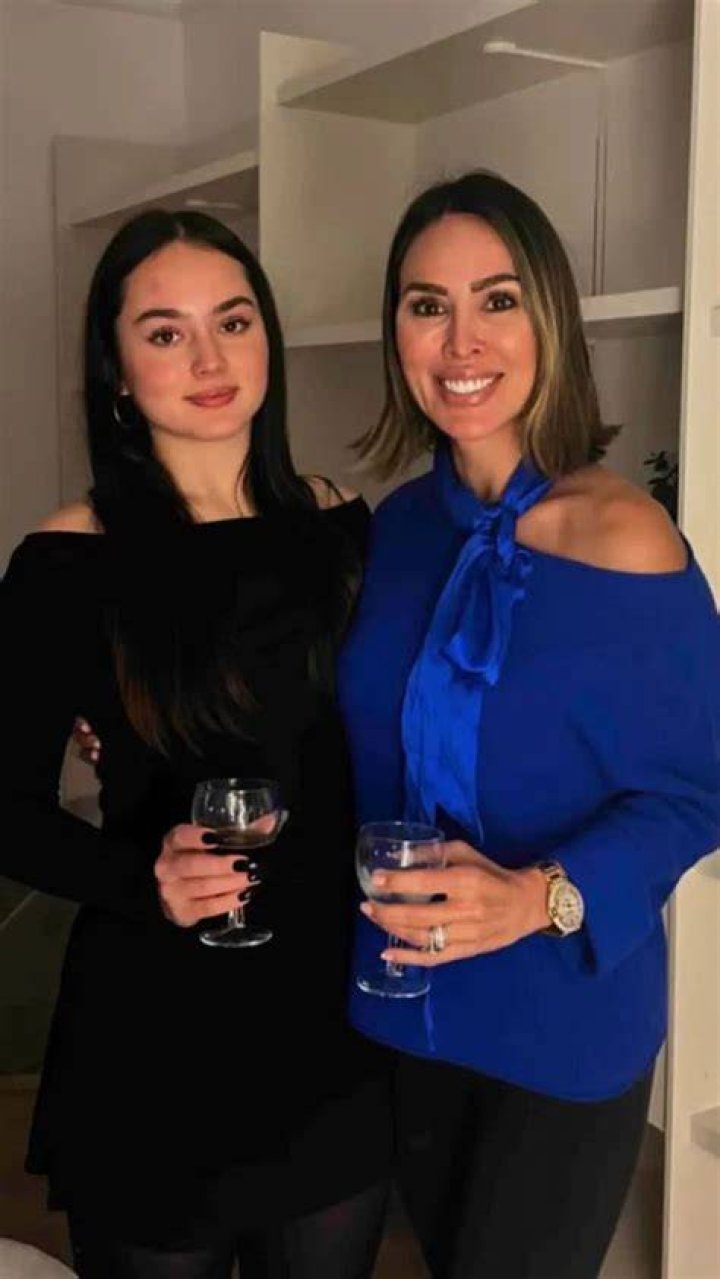 Kelly Dodd showing her $10 million net worth.