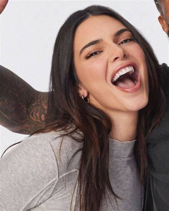 Kendall Jenner so happy with flowers