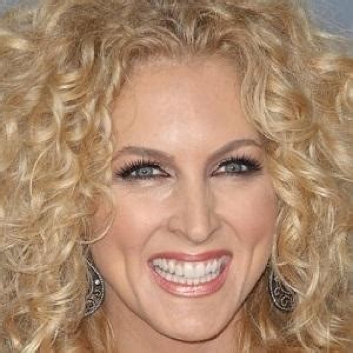 Kimberly Schlapman - Age, Family, Bio