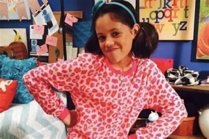 Know It All Nina - Cast, Ages, Trivia