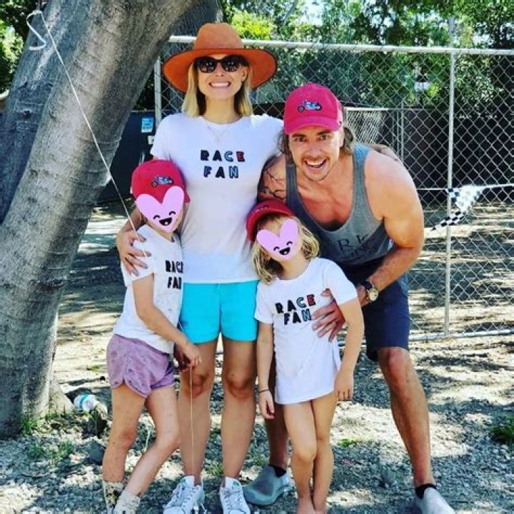 Kristen Bell and Dax Shepard have been married for nearly ten years.