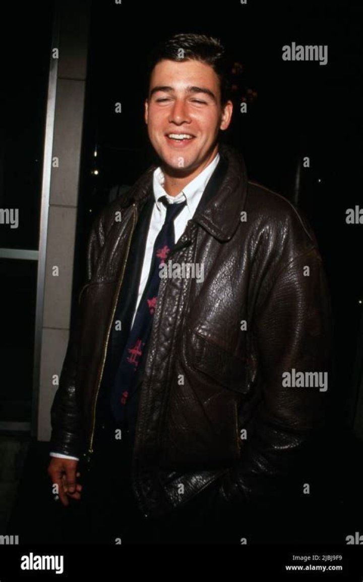 Kyle Chandler photo