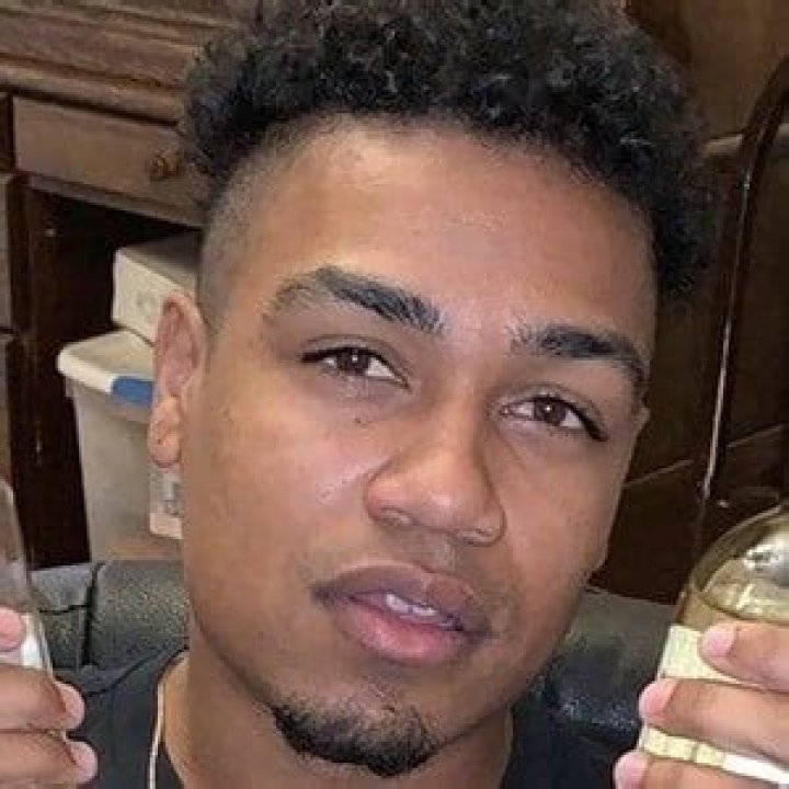 Lamont Holt - Age, Family, Bio