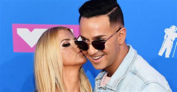 lauren pesce | Celebuzz