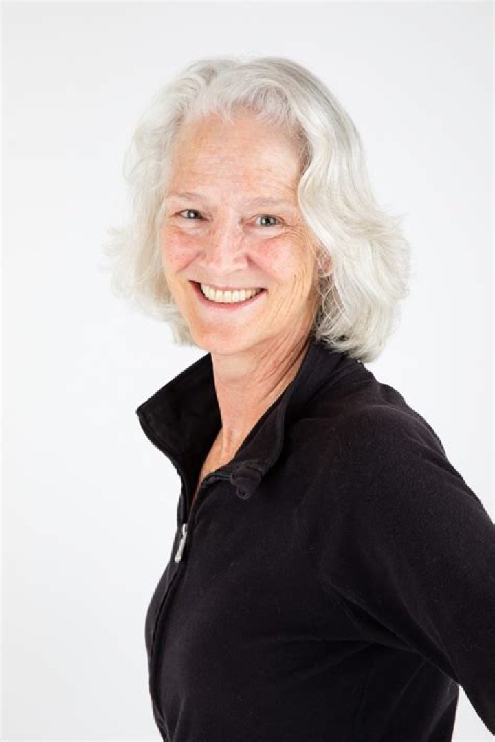 Laurie Davidson Bio (Wiki) 