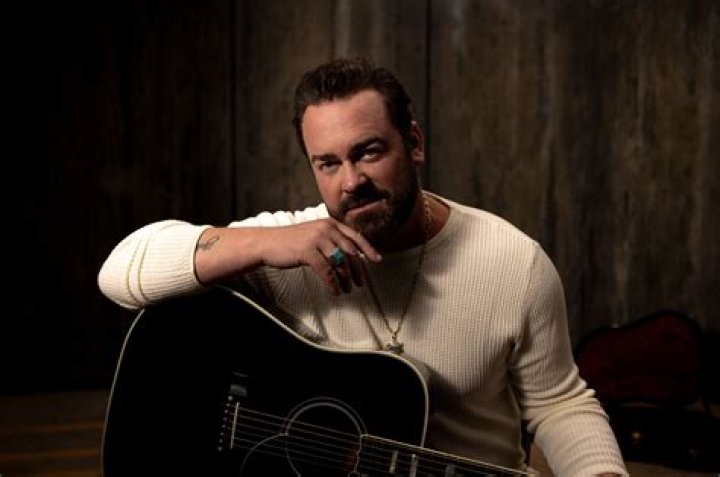 Lee Brice photo 3