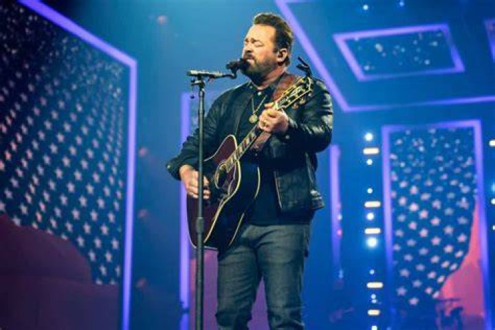 Lee Brice photo