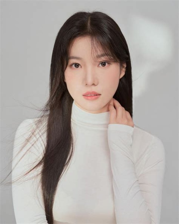 Lee Chaeyeon - Age, Family, Bio