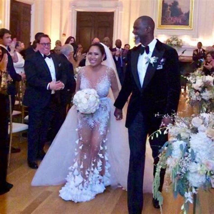 Leilani Malia Mendoza took a picture with her husband and kids.