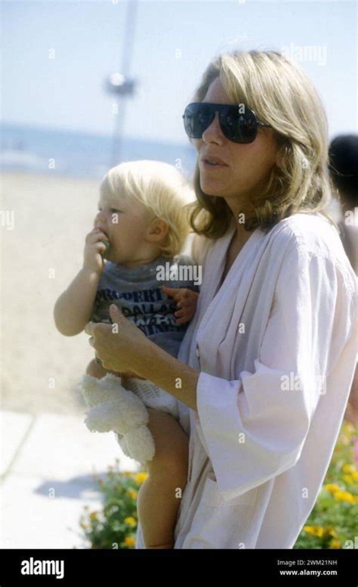 Lily Rabe and her daughter