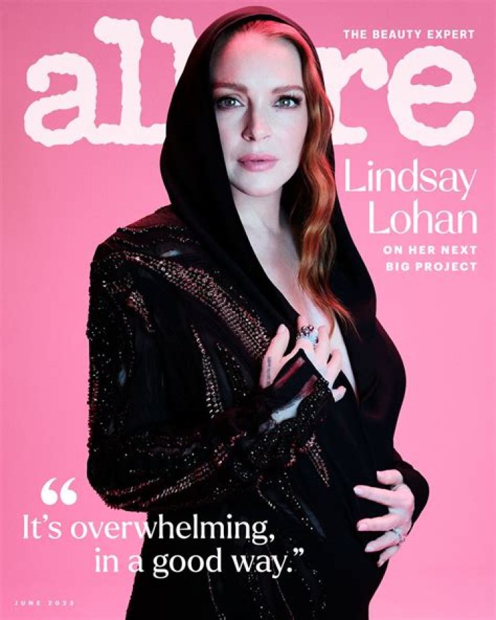 Lindsay Lohan covers "Edge of seventeen" in 2005 American Music Awards.
