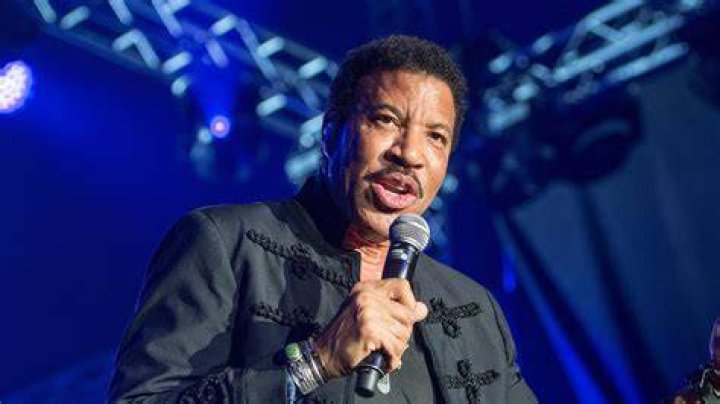 Lionel Richie Performing