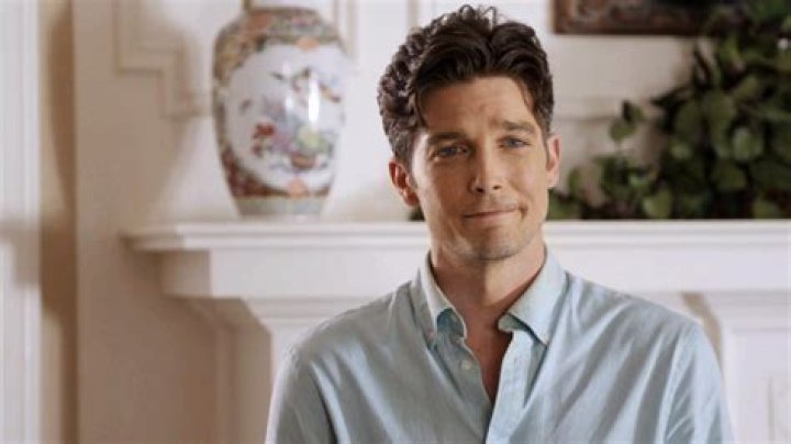 Logan Bartholomew - Age, Family, Bio