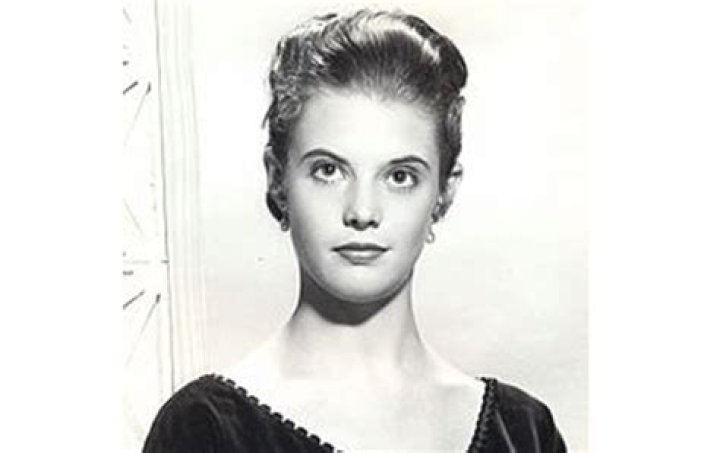 Lois Smith Bio (Wiki) 