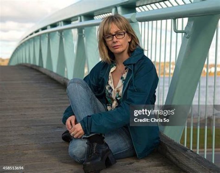 Lucy DeCoutere photo 2