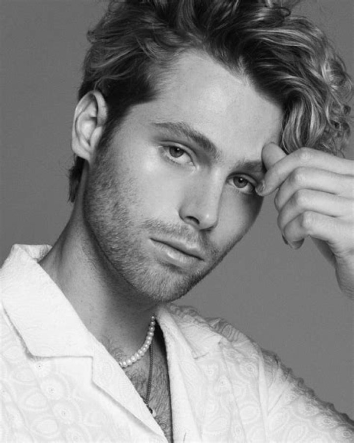 Luke Hemmings photo 2