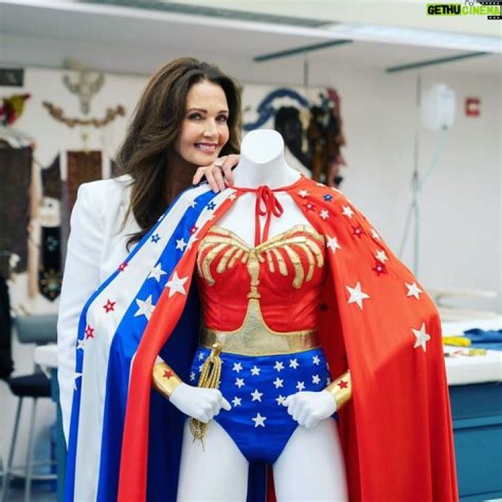 Lynda Carter Bio (Wiki) 