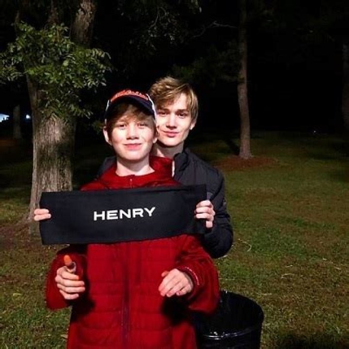 Macsen Lintz tagging a banner named Henry. Know about Macsen's personal life, married, girlfriend, movies, tv series, blockbusters, The Walking Dead, Height, Instagram,and others 