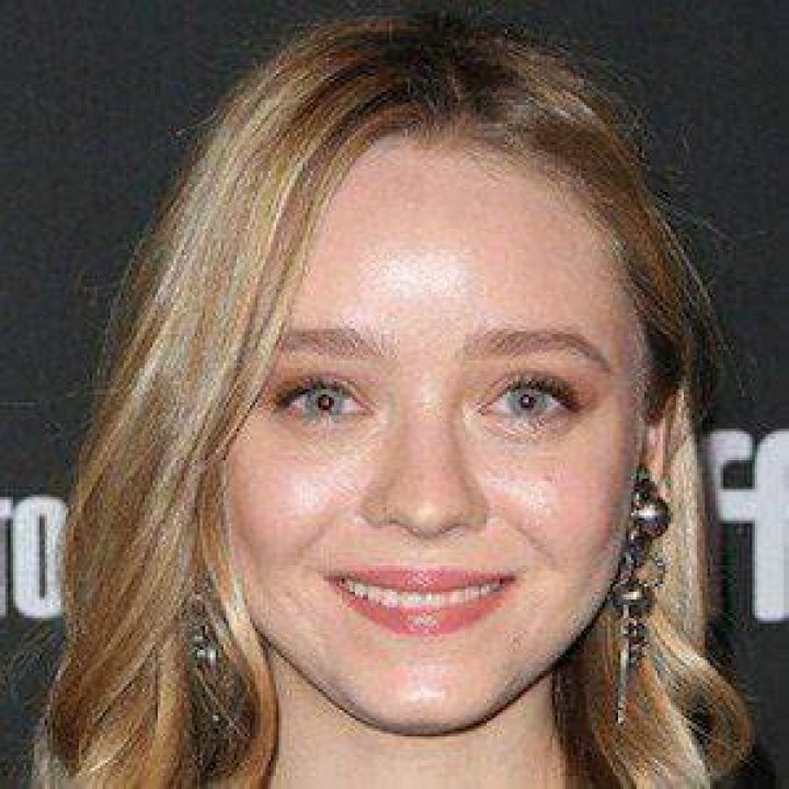 Madeleine Arthur - Age, Family, Bio