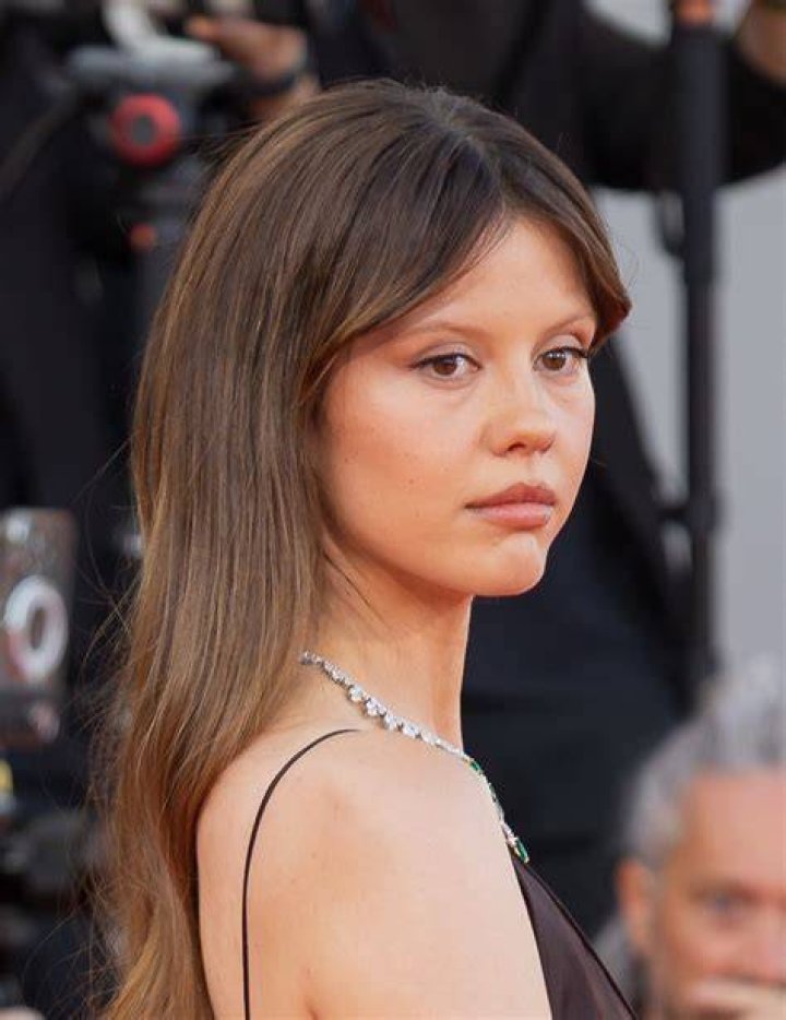 Mia Goth photo 3