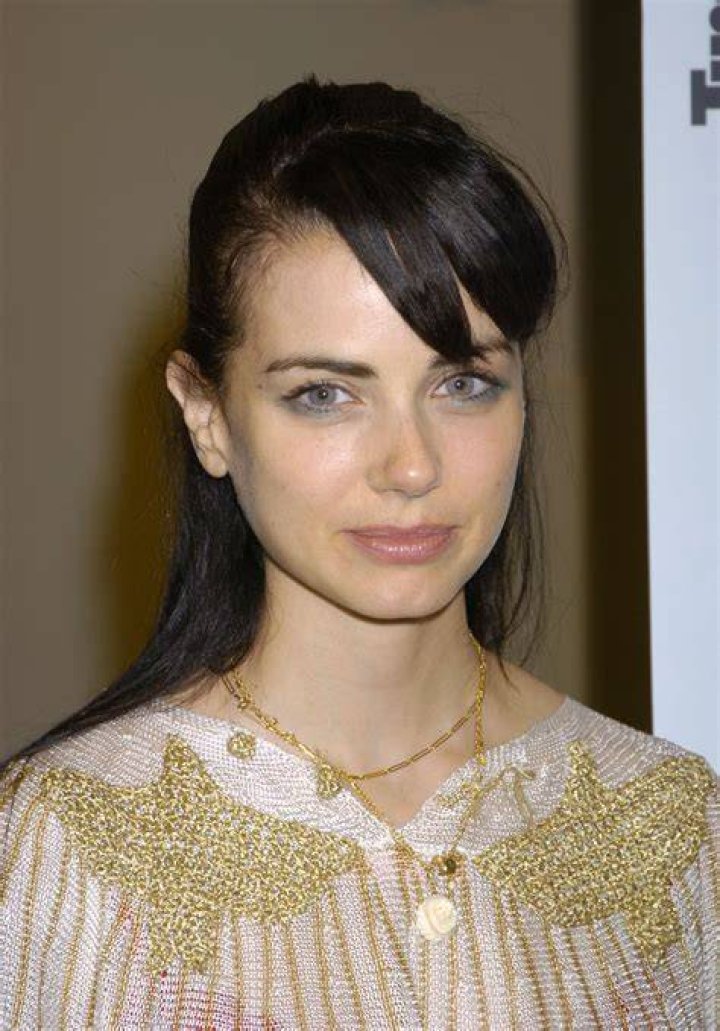 Mia Kirshner photo 2