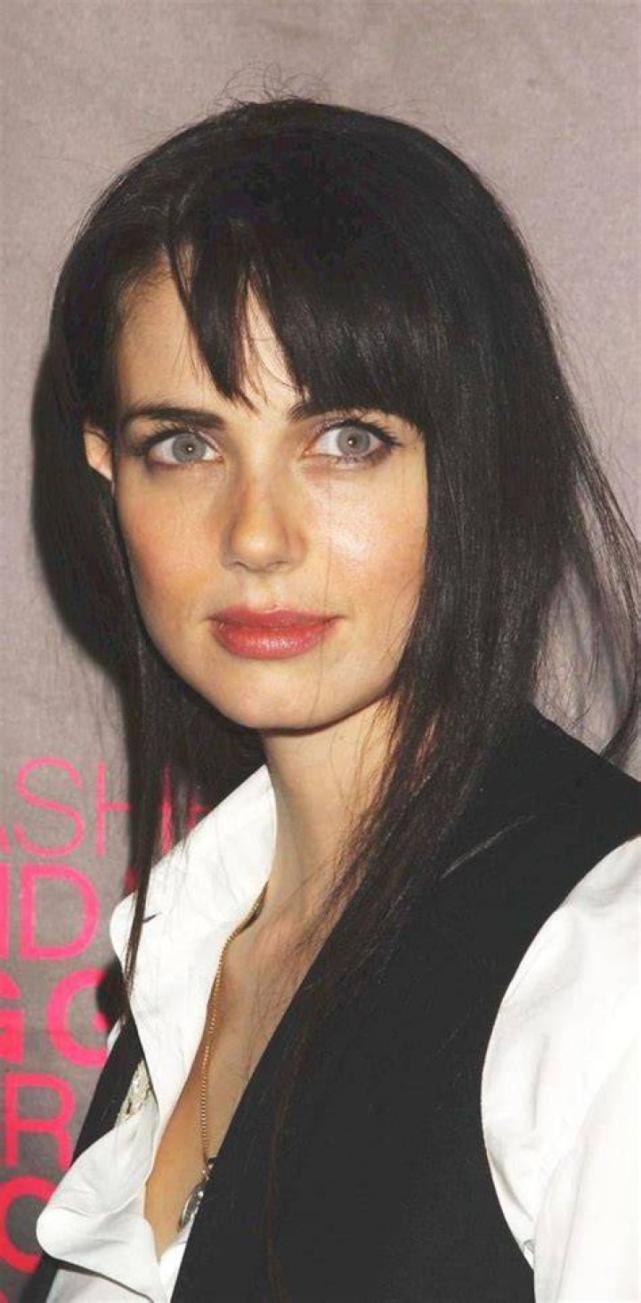 Mia Kirshner photo 3