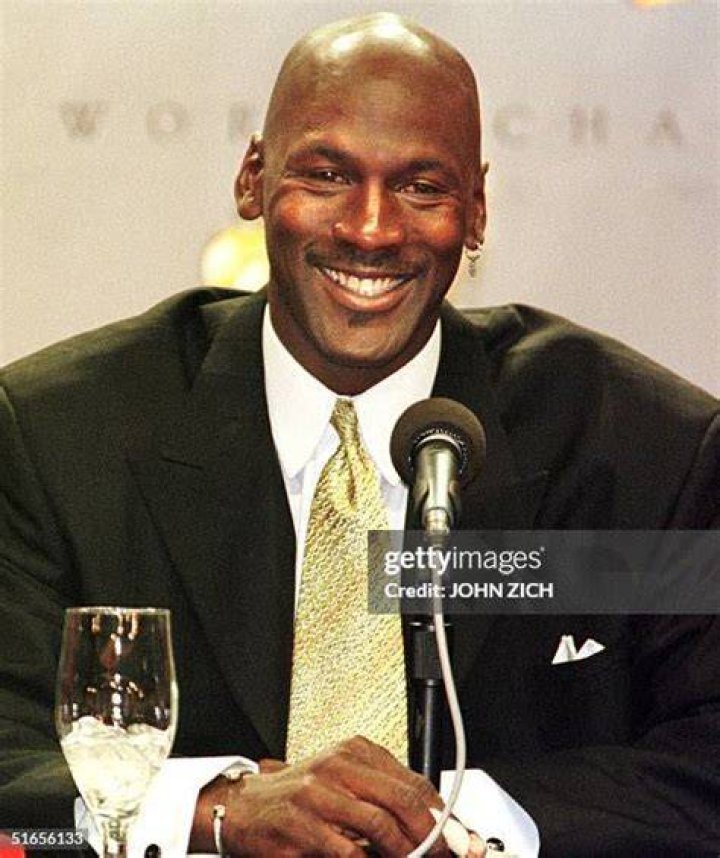 Michael Jordan Announces his Return to Basketball