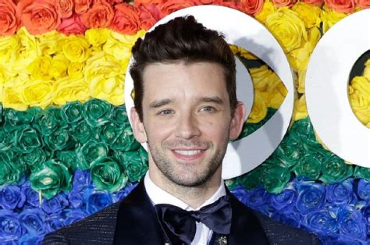 Michael Urie, Single All The Way