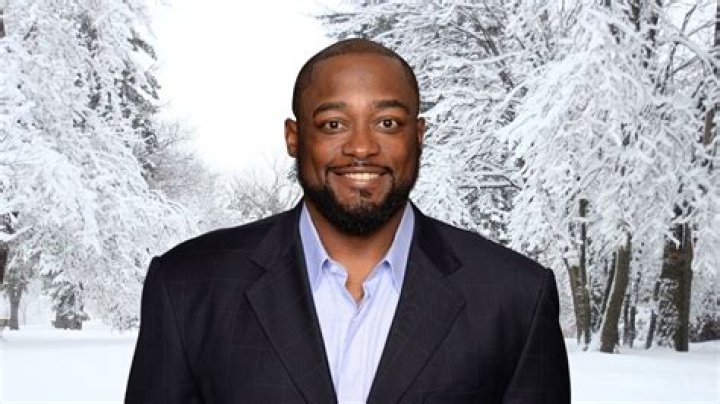 Mike Tolbert - Age, Family, Bio
