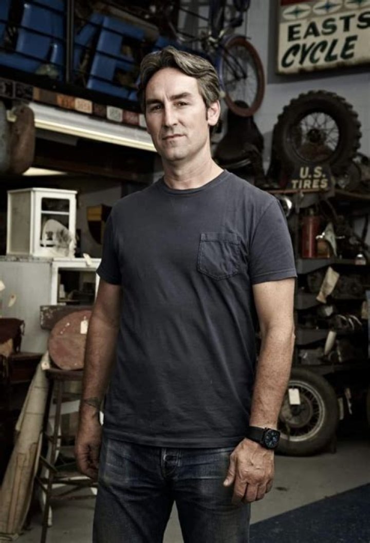 Mike Wolfe&rsquo;s Passion for junk since his childhood has lead him to this success at present! Let&rsquo;s Explore about him more